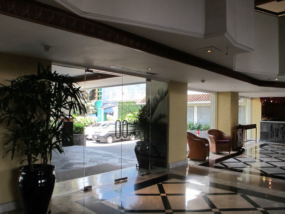 Hotel Mutiara Malioboro Yogyakarta Exterior foto