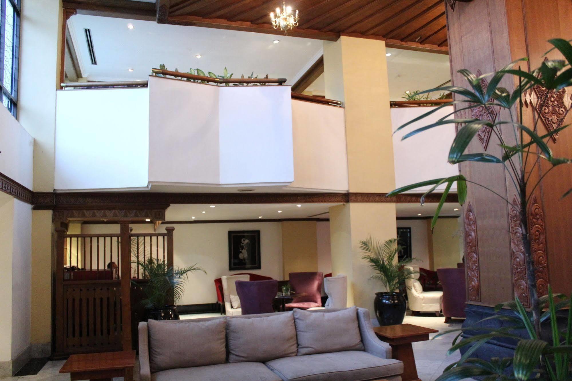 Hotel Mutiara Malioboro Yogyakarta Exterior foto