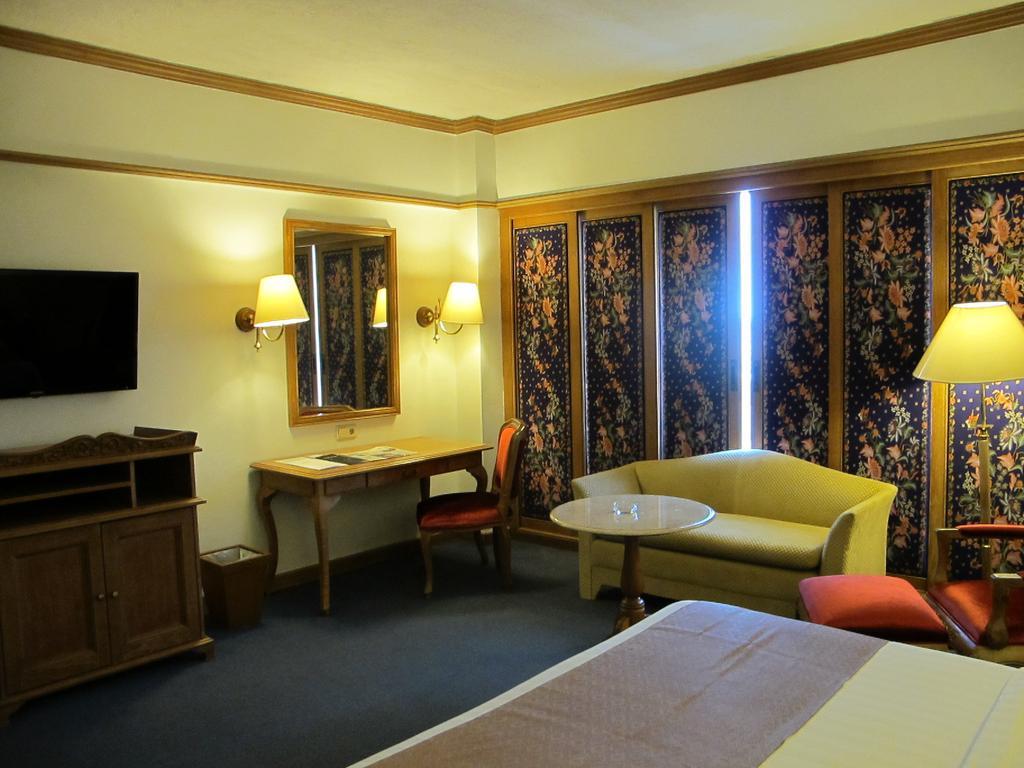 Hotel Mutiara Malioboro Yogyakarta Exterior foto